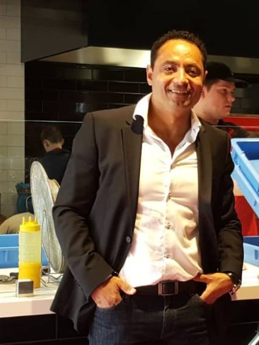 Hassan al Morabit في أحد فروع Domino's